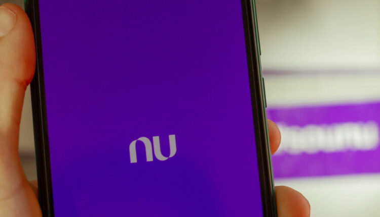 Clientes do Nubank precisam conferir as novas regras do cartão de crédito