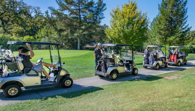 Norte-americanos estão trocando carros por CARRINHOS DE GOLFE; como assim?