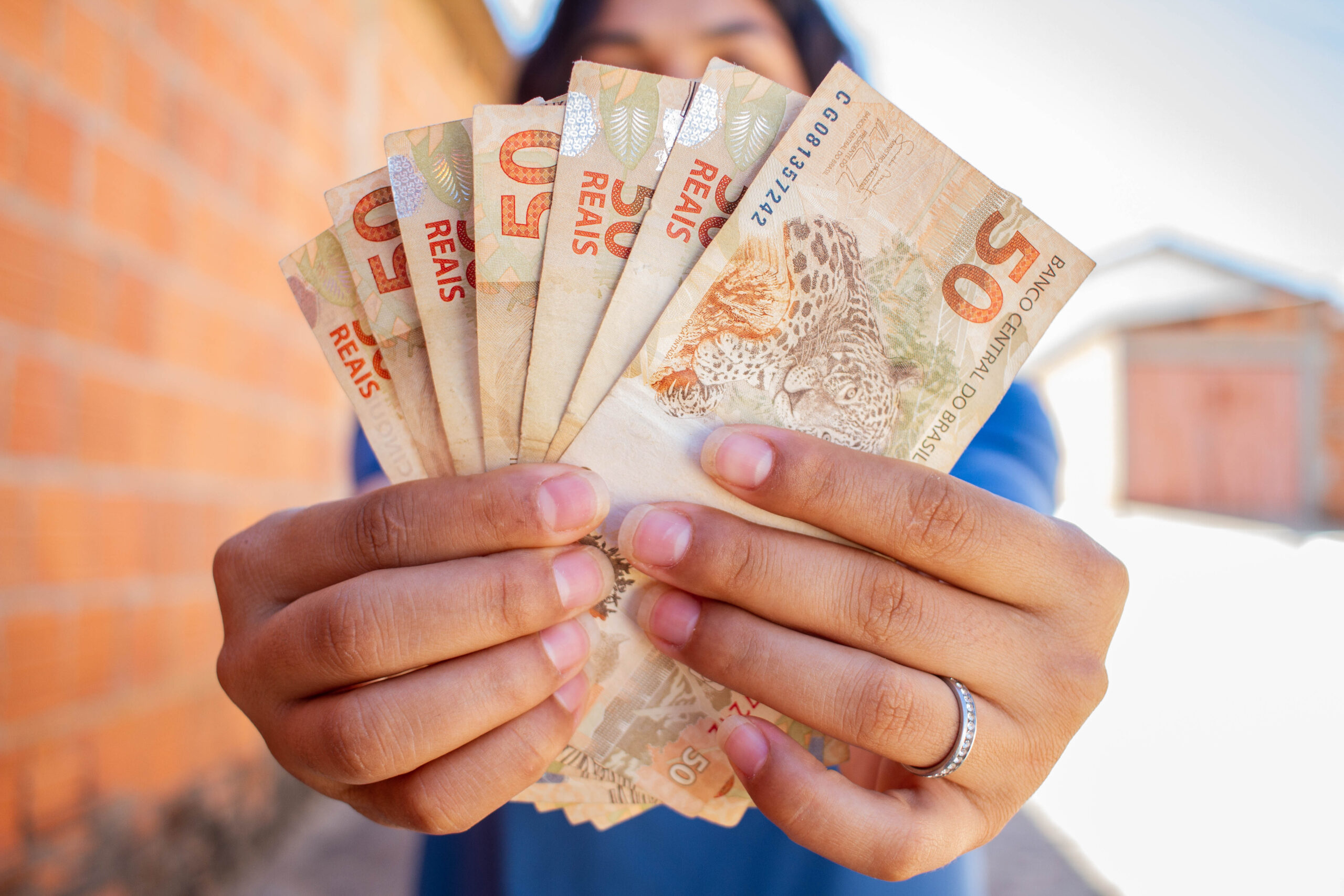 Ganhador de R$ 200 MILHÕES na loteria revela as dicas e os segredos do dinheiro