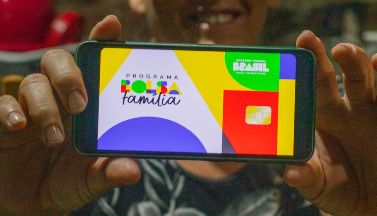 Governo confirma MUDANÇA no Bolsa Família; quem deve ficar atento?