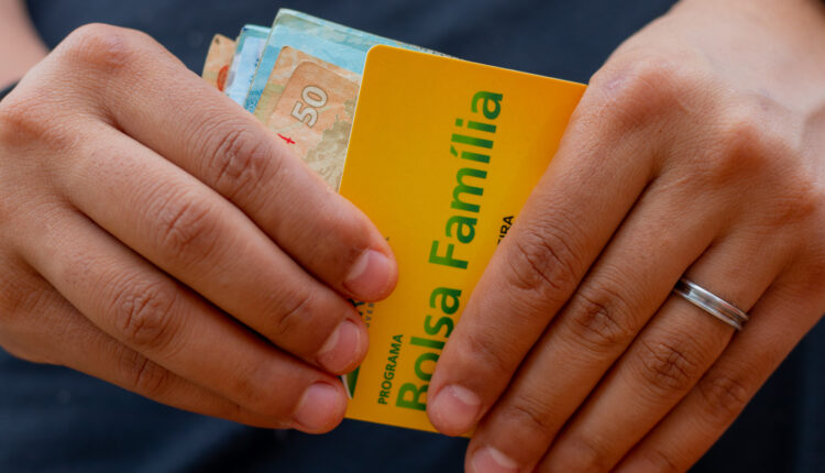 Governo confirma as DATAS do 13º do Bolsa Família; confira