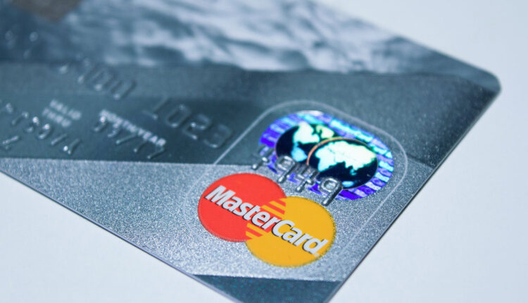 Prepare-se para ser presenteado! Mastercard oferece vale-presente de R$ 100