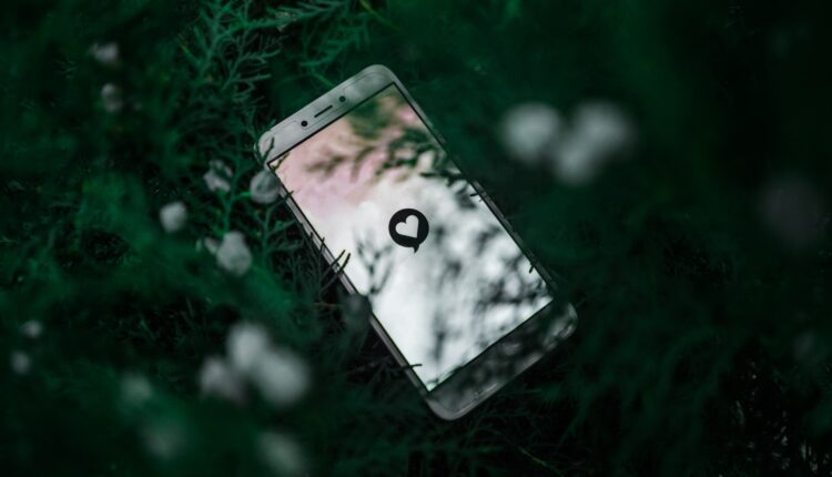 Namorada virtual se populariza e conta com aparência de influencer; entenda