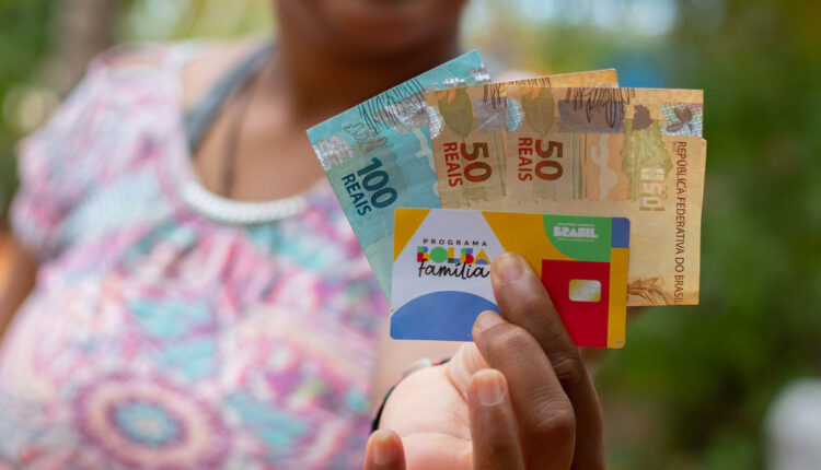 Novo Bolsa Família: veja quem recebe a partir de HOJE
