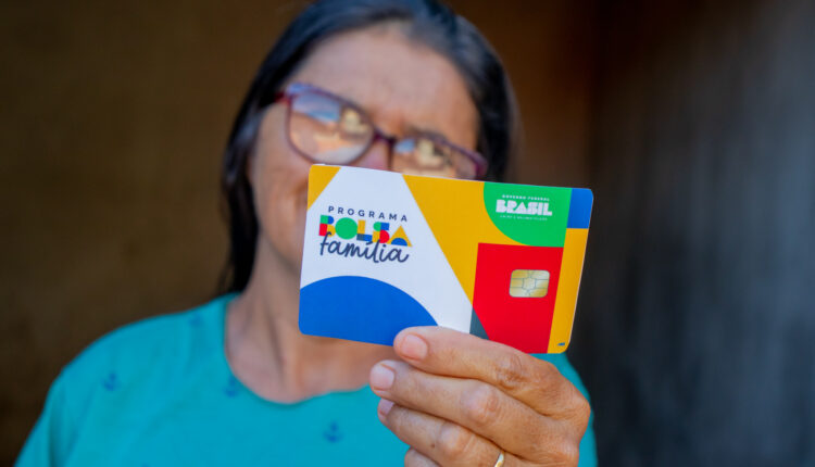 Novo Bolsa Família o que acontece com o cartão antigo Descubra
