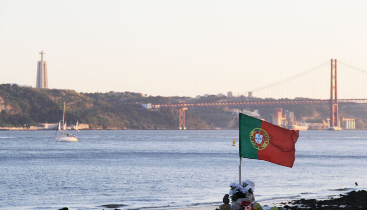 Brasileiros em Portugal estão se dando BEM e ganhando MUITO nestas 6 profissões