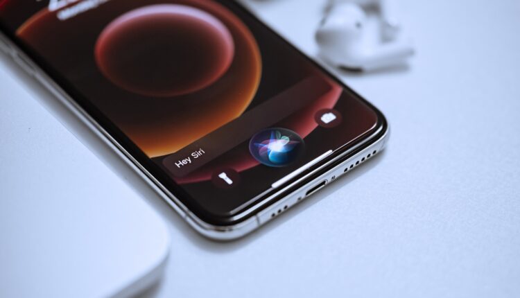 Que coisa ESTRANHA é essa Misterioso buraquinho no celular