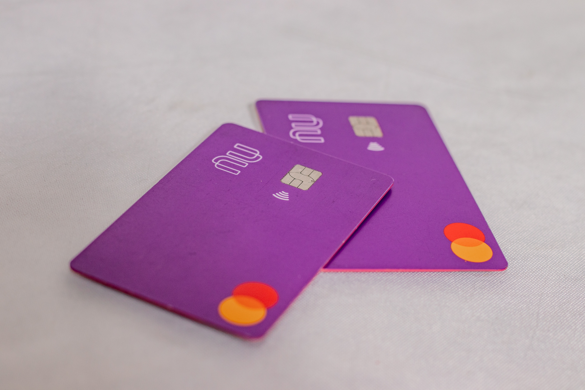 Roxinho x Ultravioleta: o que muda nos cartões do Nubank?