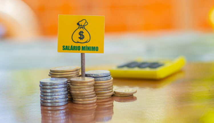 Salário-mínimo IDEAL ASSUSTA os brasileiros com comunicado do Dieese