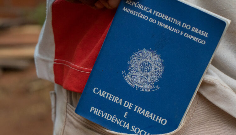 Tem PRAZO para ACABAR! Trabalhadores podem retirar até R$ 3 MIL do FGTS