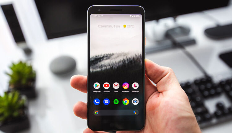 Menor celular Android do mundo chega ao mercado; parece de mentira