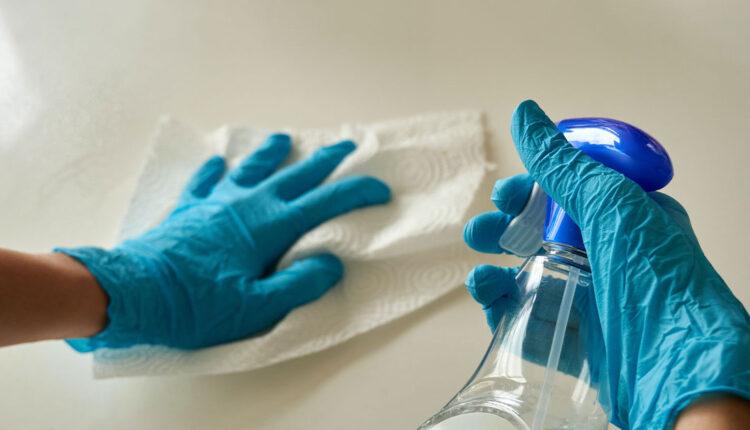 Anvisa adverte para cuidados ao usar produtos de limpeza; MELHOR prestar atenção