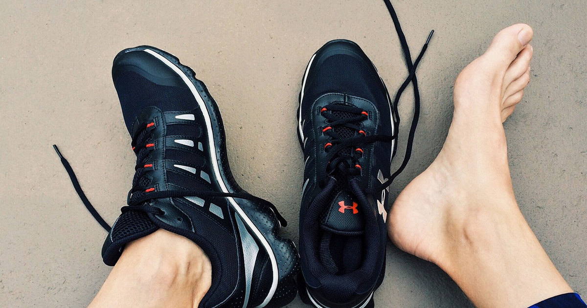 Calos e rachaduras! Descubra o que seus pés falam sobre sua saúde