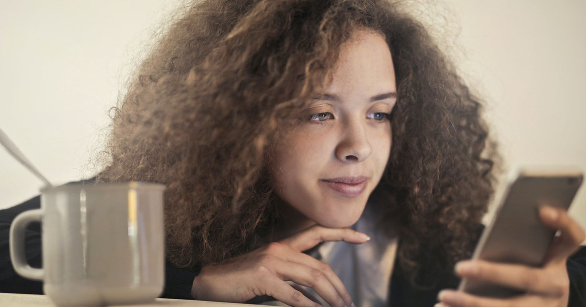 Empresa cria tecnologia para EVITAR problemas de visão no celular
