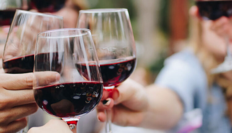 Como o vinho pode fazer bem à saúde? 4 benefícios ocultos