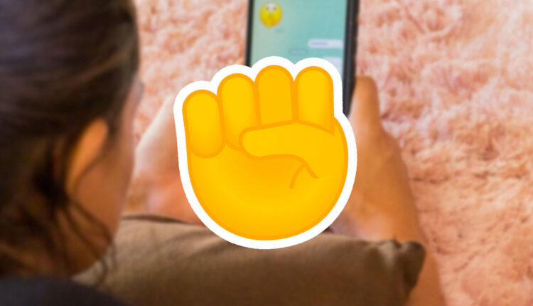 Significado do emoji de punhos fechados do WhatsApp SURPREENDE muita gente