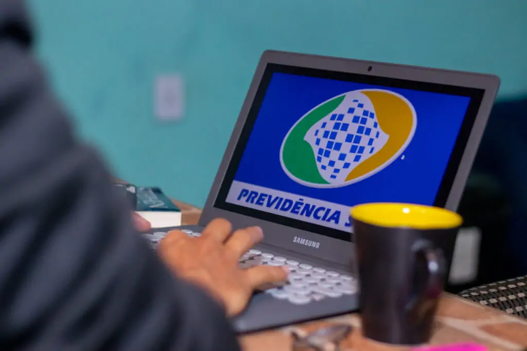 Como se aposentar com 40 anos de idade? Confira se é possível