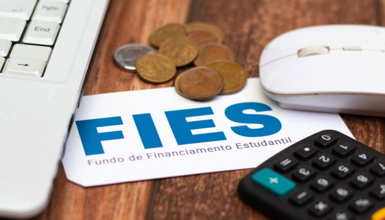 Aprenda a NEGOCIAR sua dívida do FIES em julho pela Caixa Econômica