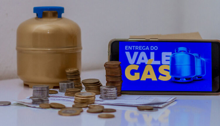 Consulta e inscrições para o Auxílio Gás de agosto estão liberadas