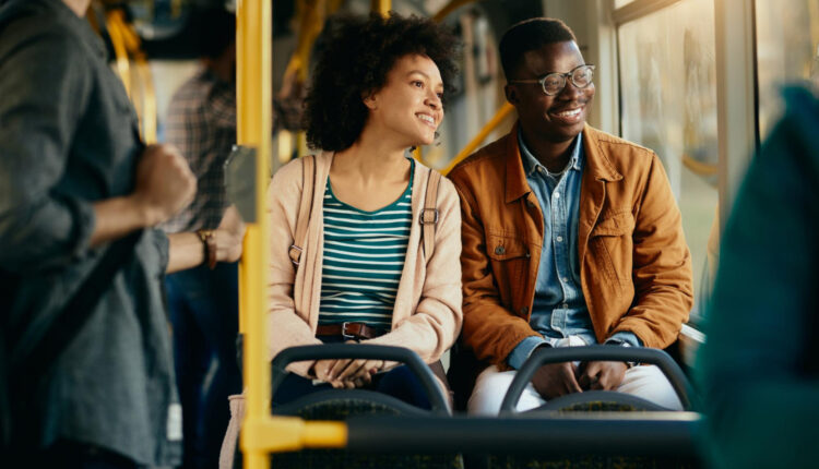 Cidades brasileiras começam a liberar transporte de graça para os moradores