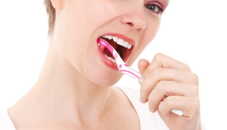 Dentes brancos como nunca receita caseira 100% natural cai na internet