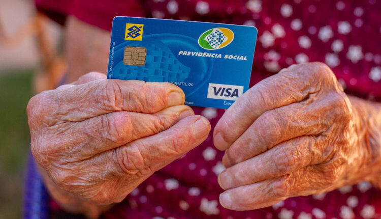 ESTES benefícios do INSS precisam que você espere para poder receber