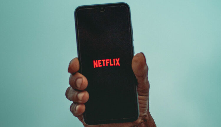 Com fim do compartilhamento de senhas, Netflix acumula 6 milhões de novos assinantes