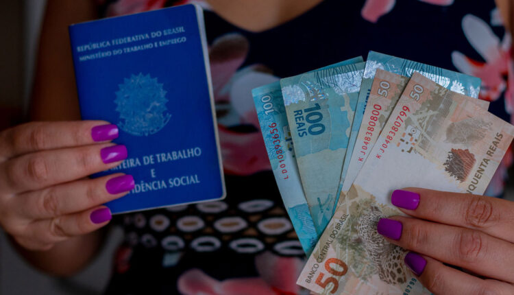 Nova lei AUMENTARÁ os salários das mulheres? Veja o que muda com a paridade