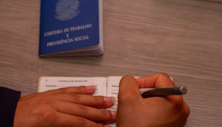 Quais os direitos do trabalho em caso de DEMISSÃO sem justa causa Fique por dentro