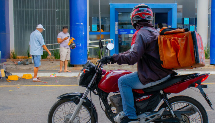 Quem trabalha com aplicativos de entrega e viagens deve FICAR DE OLHO AGORA; governo avisa