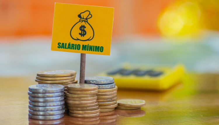 Você recebe 1 salário mínimo? Veja se pode ganhar o Bolsa Família