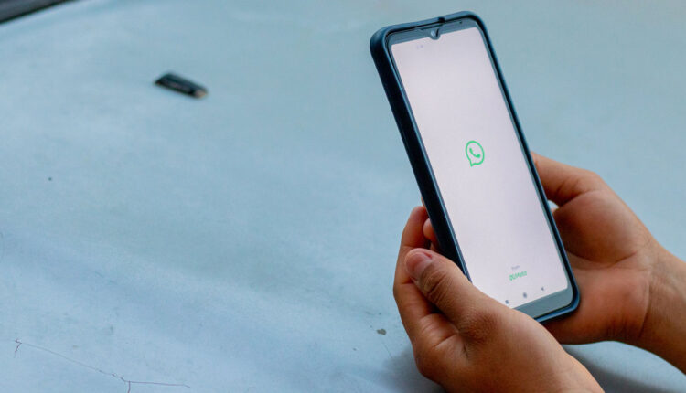 Dá para monitorar uma pessoa pelo WhatsApp sem deixar rastros