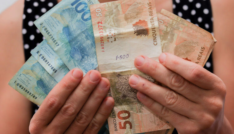 Quais mulheres podem pedir R$ 200 de benefício extra para o governo?
