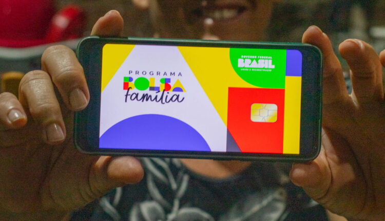 COMUNICADO GERAL: nova regra do Bolsa Famílias inclui mais de 2,2 milhões de famílias; você pode aproveitar?