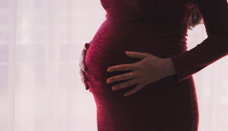 Não fez sua foto gestante? Inteligência artificial cria para você de graça