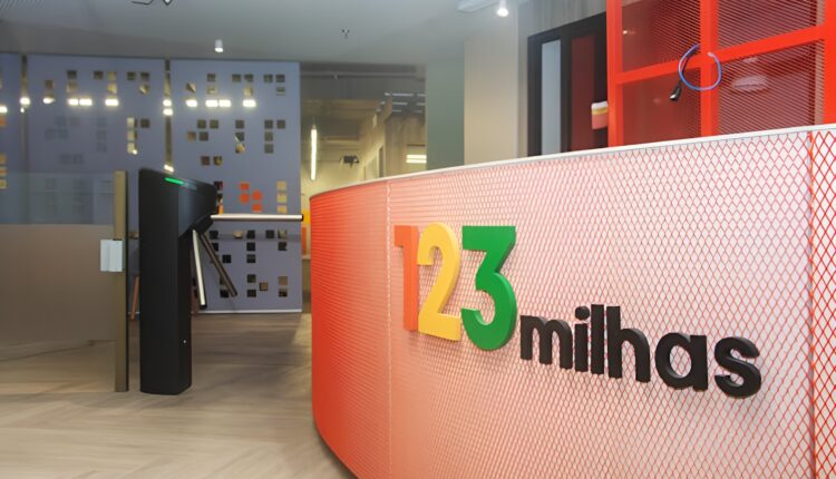 Na última terça-feira (29), a empresa 123 Milhas solicitou um pedido de recuperação judicial na 1ª Vara Empresarial da Comarca de Belo Horizonte, Minas Gerais. Em comunicado, a companhia afirmou que o intuito dessa medida é garantir o cumprimento das obrigações para com os clientes, ex-funcionários e fornecedores, bem como restaurar sua estabilidade financeira. Entenda melhor o caso, a seguir.