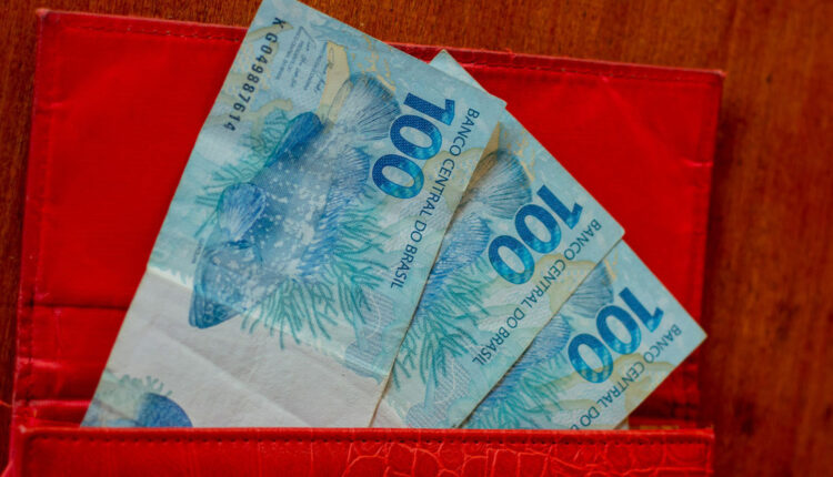 Quais são os únicos brasileiros com acesso a R$ 300 de Bônus HOJE (30)