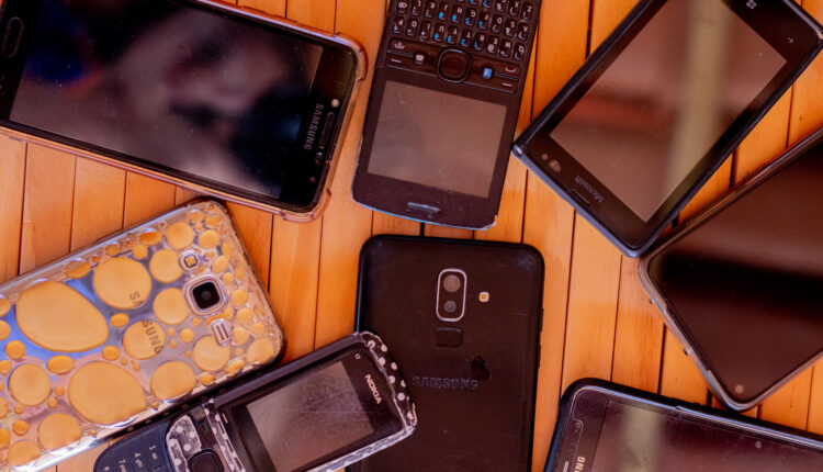 Ainda vale a pena comprar ESTES 5 celulares usados