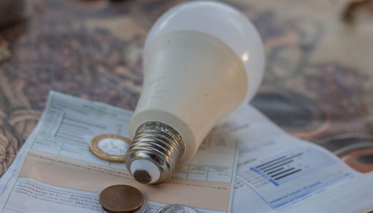 Brasileiros se surpreendem com notícia sobre CONTA DE LUZ em agosto