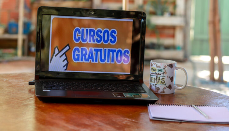 Cursos gratuitos oferecem qualificação profissional para os jovens