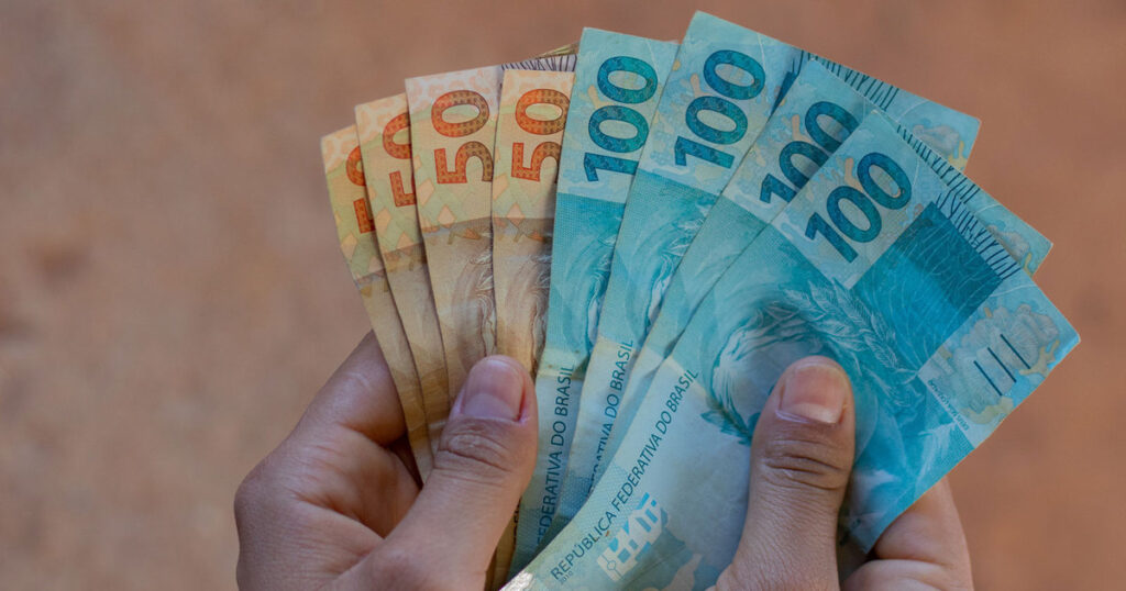 Brasileiras podem comemorar auxílio de R$ 600 na conta