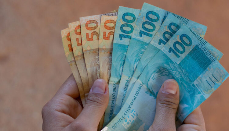 Brasileiras podem comemorar auxílio de R$ 600 na conta