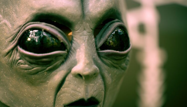 Deep Web volta a se popularizar com vídeo de ET real sendo atendido