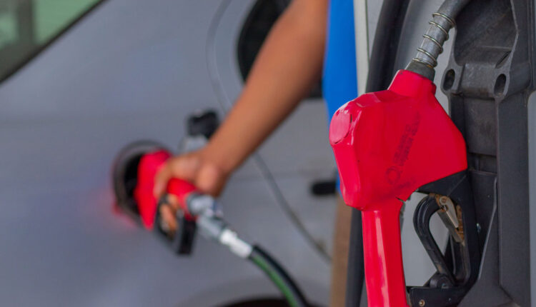 Gasolina fica mais de 40 centavos mais cara e diesel aumenta quase 80