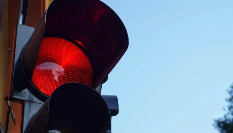 Novo modelo de semáforo começa a operar em São Paulo; o que muda?