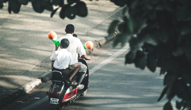 Motociclista que leva criança menor de 10 anos, precisa ficar de olho na LEI