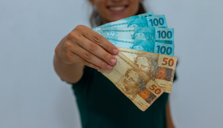 Mulher recebe R$ 1 milhão em sua conta e não sabe quem enviou