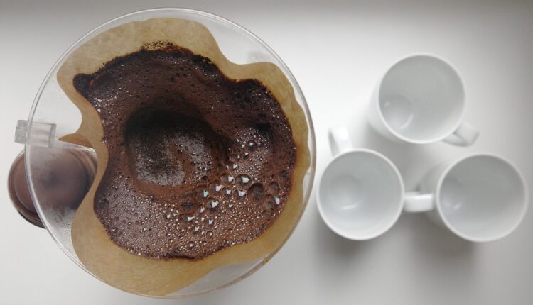 Pare de jogar fora! Use a borra do café de 11 formas diferentes