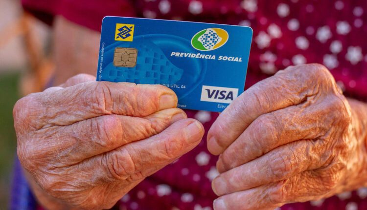 INSS responde: como dar entrada no pedido de aposentadoria, pensão e auxílio?