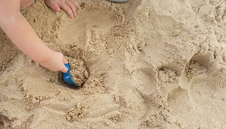 Explorar os mistérios soterrados sob as vastas extensões de areia em praias e desertos pode ser a promessa de uma experiência geológica única e reveladora. Essas paisagens que, a princípio, são totalmente diferentes, compartilham um segredo entrelaçado em suas camadas de areia, um segredo que anseia ser desvendado. Saiba mais detalhes, logo abaixo, sobre recentes revelações que vão te surpreender.